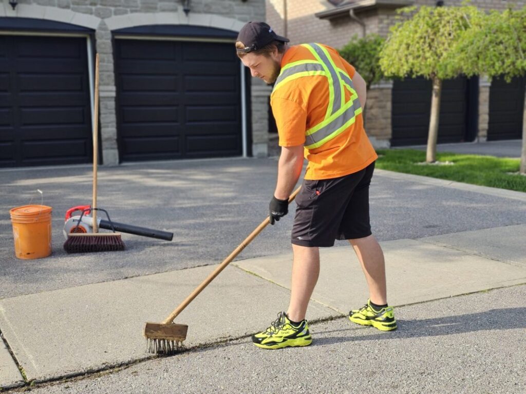 No Limit Sealing - Affordable Driveway Sealing, Interlock Sealing, Garage Ramp Installation, Driveway Extension, Crack Filling, Driveway Painting and Asphalt Maintenance in Vaughan, Richmond Hill, Maple, Markham, Woodbridge, Aurora.