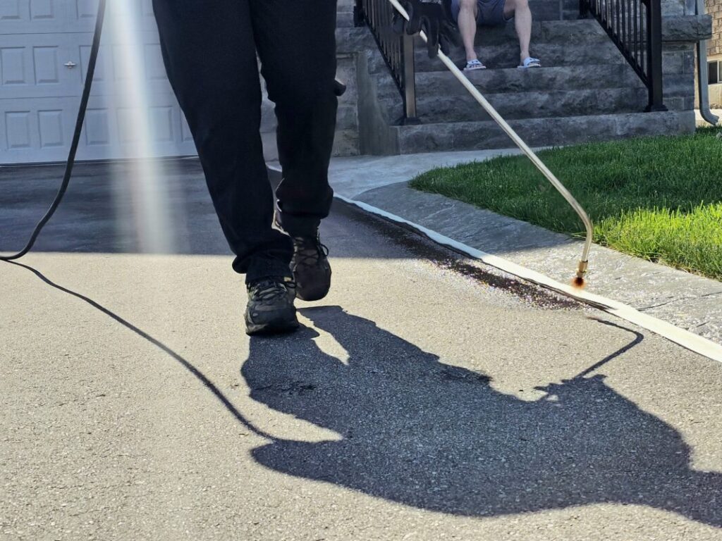 No Limit Sealing - Affordable Driveway Sealing, Interlock Sealing, Garage Ramp Installation, Driveway Extension, Crack Filling, Driveway Painting and Asphalt Maintenance in Vaughan, Richmond Hill, Maple, Markham, Woodbridge, Aurora - interlock sealing and repair - asphalt patching repair