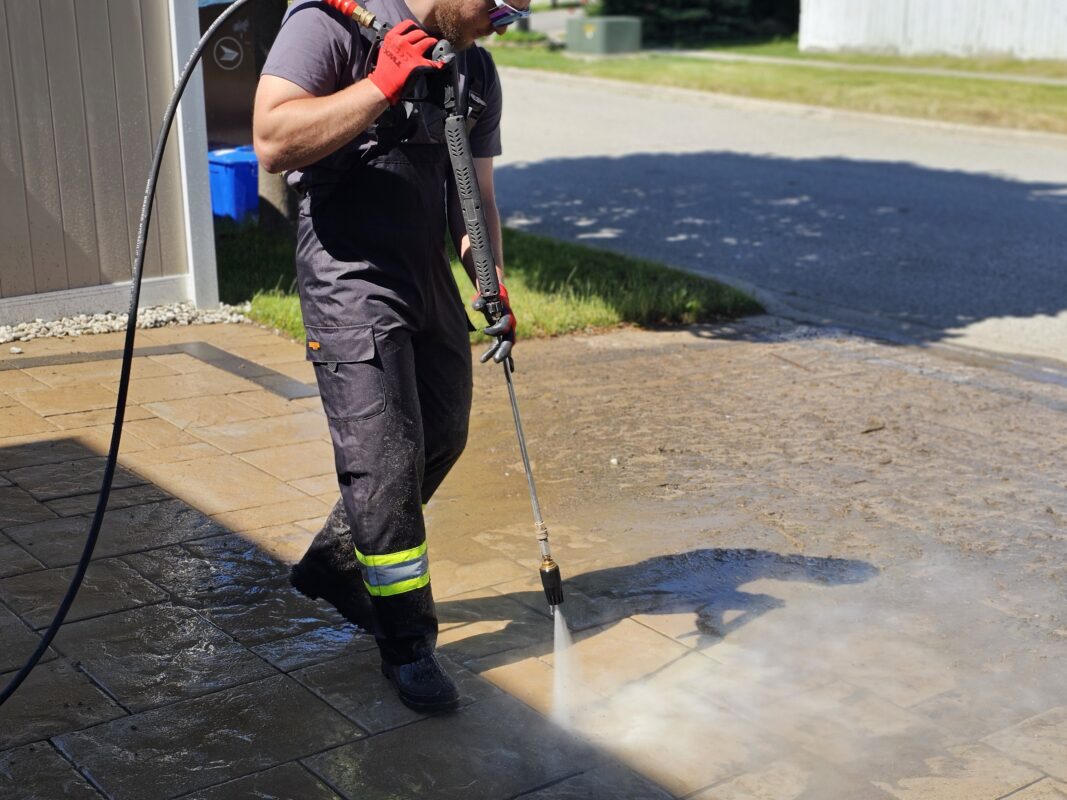 No Limit Sealing - Affordable Driveway Sealing, Interlock Sealing, Garage Ramp Installation, Driveway Extension, Crack Filling, Driveway Painting and Asphalt Maintenance in Vaughan, Richmond Hill, Maple, Markham, Woodbridge, Aurora - interlock sealing and repair - powerwash