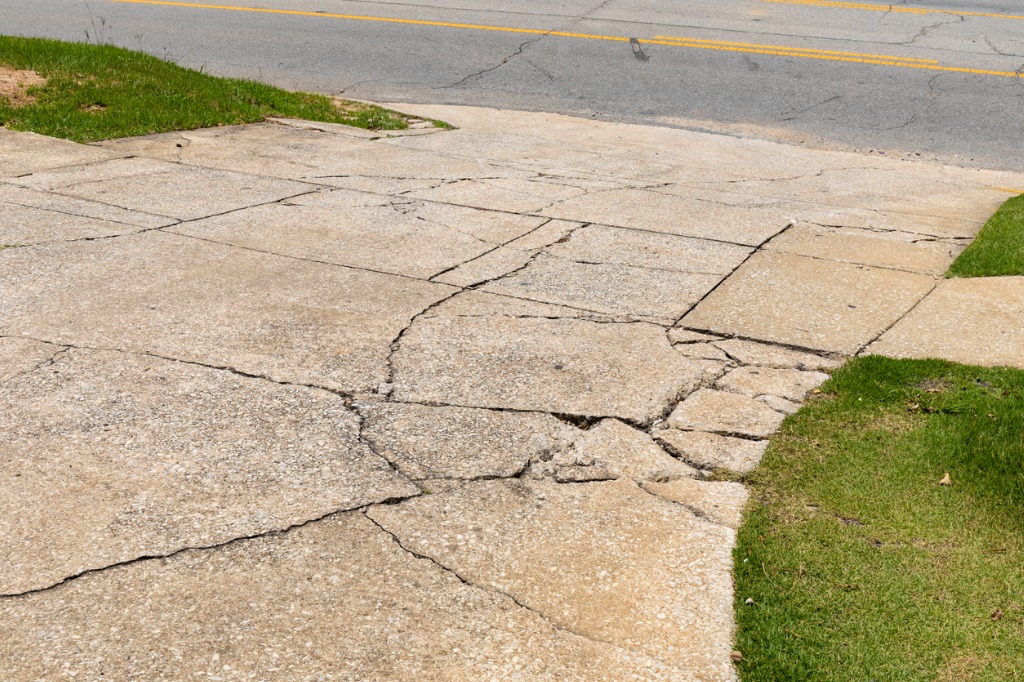 No Limit Sealing - Affordable Driveway Sealing, Interlock Sealing, Garage Ramp Installation, Driveway Extension, Crack Filling, Driveway Painting and Asphalt Maintenance in Vaughan, Richmond Hill, Maple, Markham, Woodbridge, Aurora - interlock sealing and repair - driveway maintenance