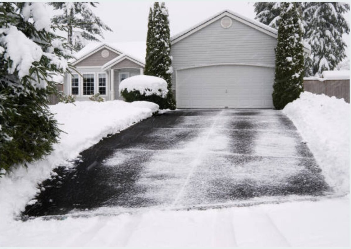 No Limit Sealing - Affordable Driveway Sealing, Interlock Sealing, Garage Ramp Installation, Driveway Extension, Crack Filling, Driveway Painting and Asphalt Maintenance in Vaughan, Richmond Hill, Maple, Markham, Woodbridge, Aurora - interlock sealing and repair - driveway maintenance