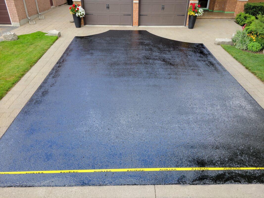 No Limit Sealing - Affordable Driveway Sealing, Interlock Sealing, Garage Ramp Installation, Driveway Extension, Crack Filling, Driveway Painting and Asphalt Maintenance in Vaughan, Richmond Hill, Maple, Markham, Woodbridge, Aurora - interlock sealing and repair - driveway maintenance
