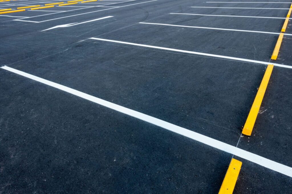 No Limit Sealing - Affordable Driveway Sealing, Interlock Sealing, Garage Ramp Installation, Driveway Extension, Crack Filling, Driveway Painting and Asphalt Maintenance in Vaughan, Richmond Hill, Maple, Markham, Woodbridge, Aurora - Parking Lot Line Striping Painting 2